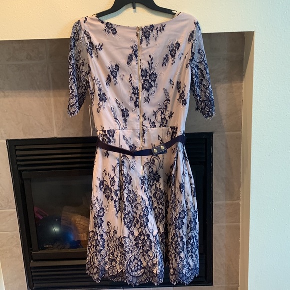 Beautiful fit and flare dress - Picture 7 of 7